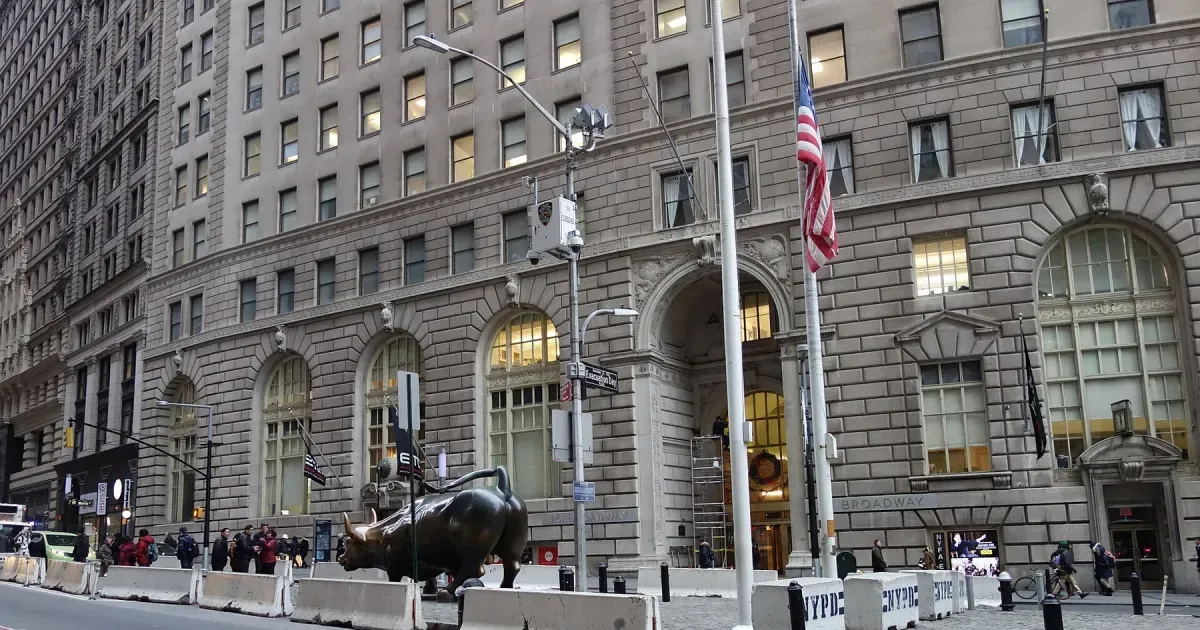 Bowling Green park and Broadway in lower Manhattan